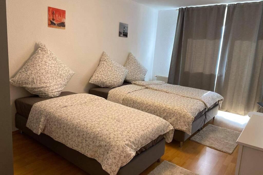 Lage In Rostock: 2-zimmerwohnung Mit Balkon Im 1.og *